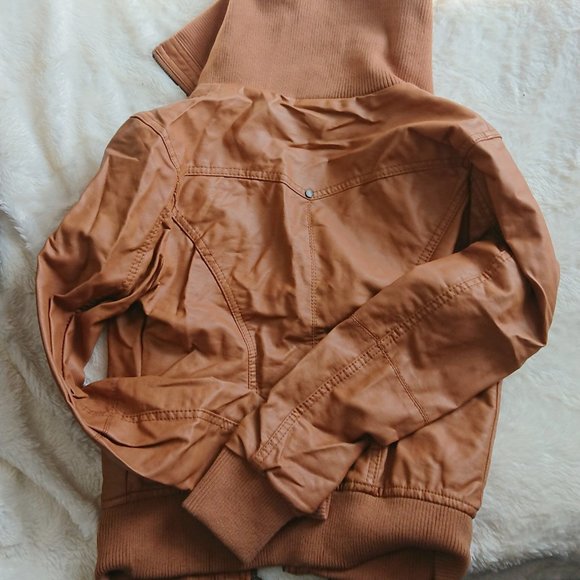 Tan colored jacket. SM, Winners Brand - Picture 5 of 5